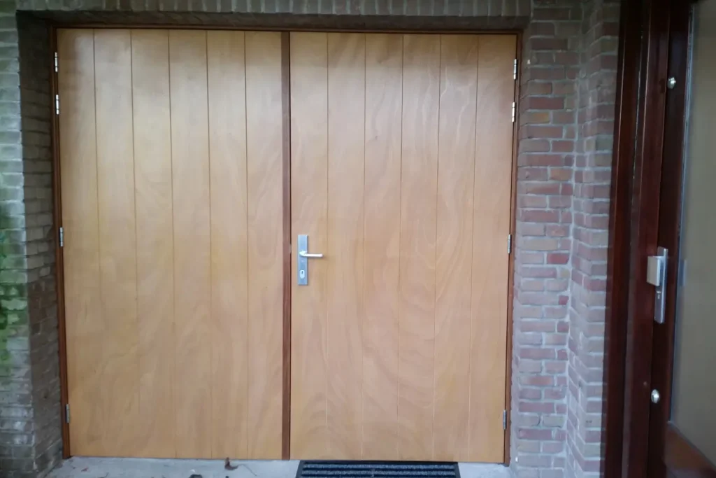 Garagedeur Op Maat • Waddinxveen • Renopartner